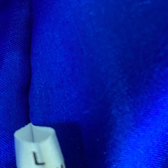 100% Silk jacket.  Quilted inside.  Pocket… - Picture 8 of 13